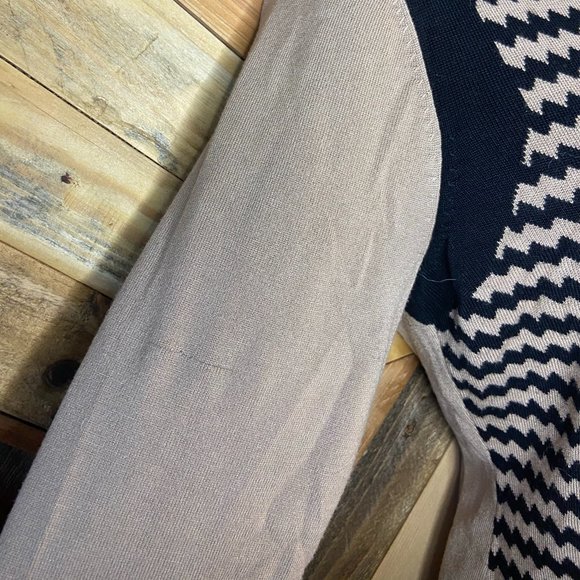 Limited | Chevron Pattern Light Knit | M - Picture 4 of 8